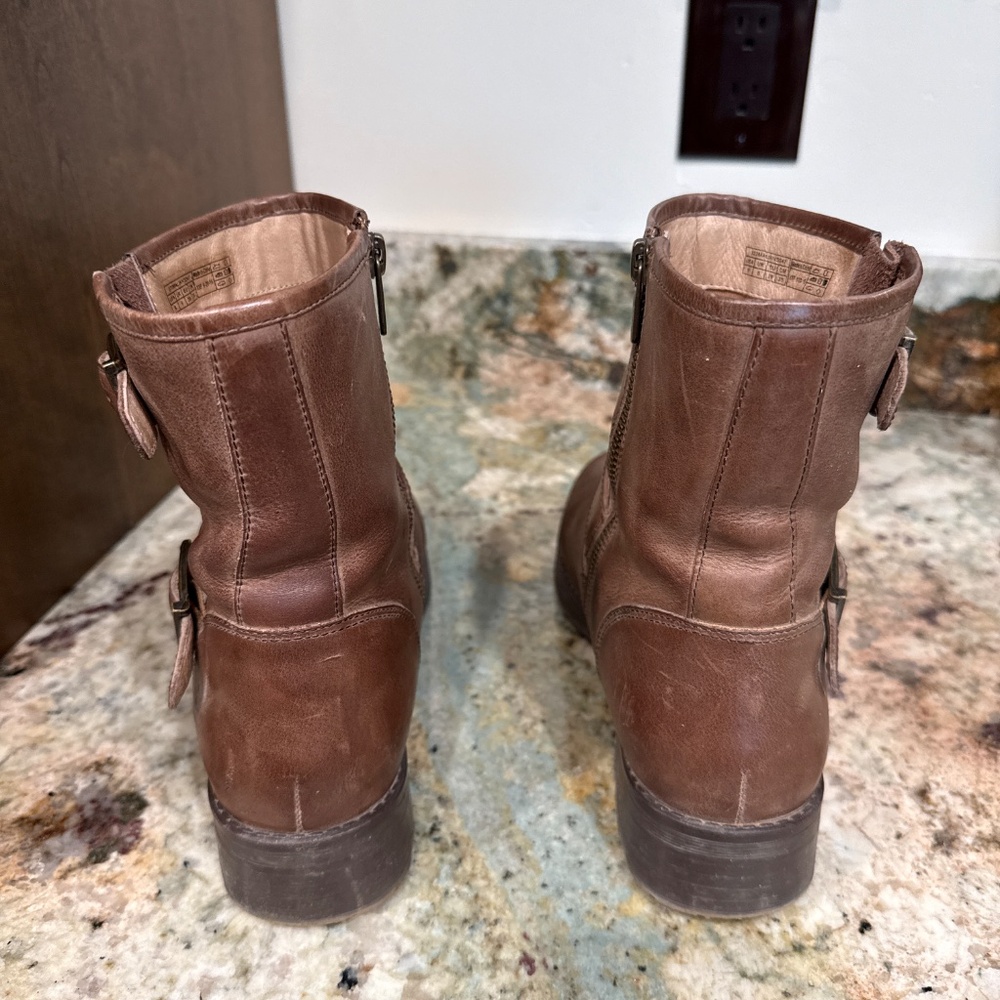 Vionic boots - Picture 4 of 6